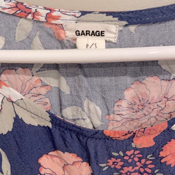 Garage size S cropped front tie floral top - Picture 2 of 3